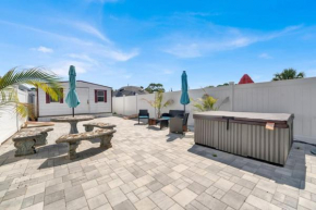 Dog friendly 2 BR townhome with hot tub and walking distance to beach